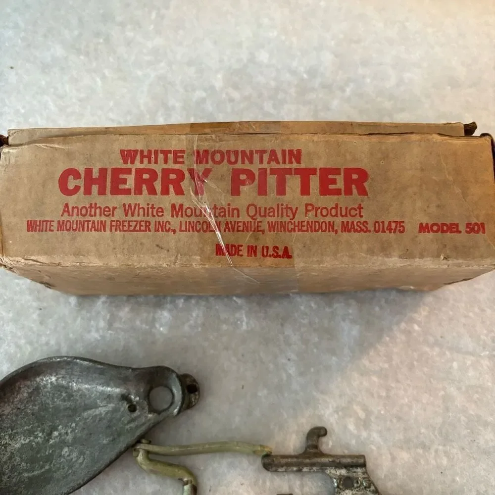 White Mountain Vintage Cherry Picker Model 501  In Original Box